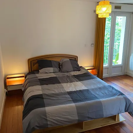 Grand F4 Bien Situe Pour Visiter Paris 勒布尔热